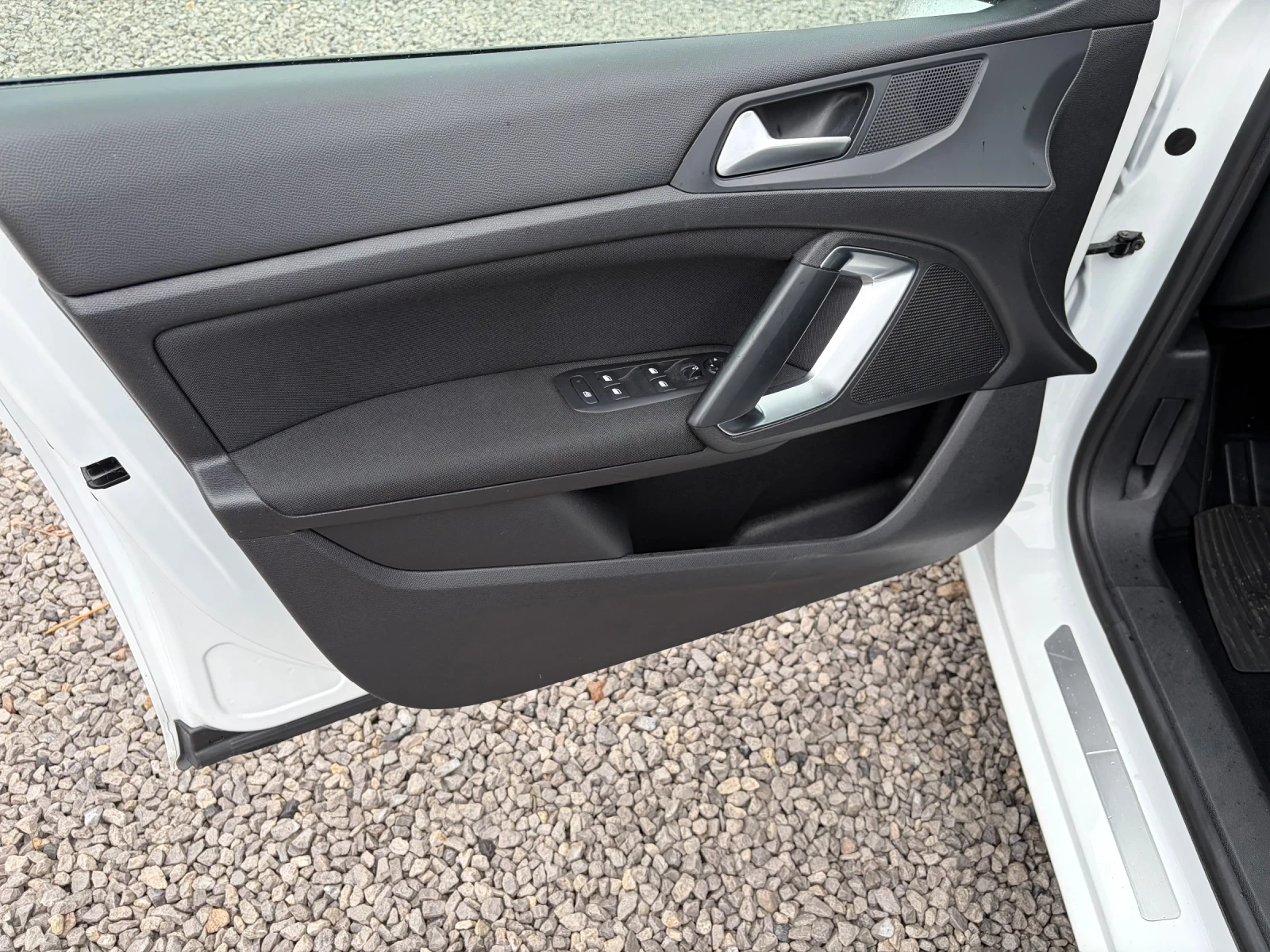 Peugeot 308 1.6HDI-120k.c, снимка 9 - Автомобили и джипове - 53975114