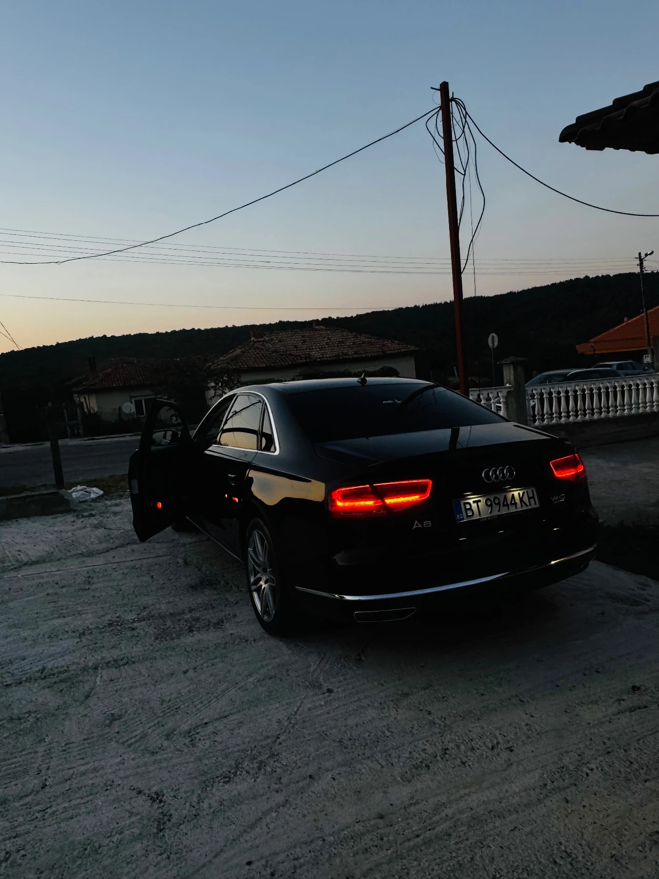 Audi A8 Само радиаторът е спукан, снимка 3 - Автомобили и джипове - 54167048