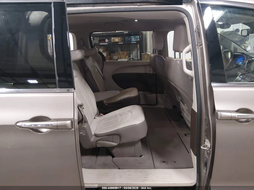 Chrysler Pacifica 3.6l Touring L, снимка 8 - Автомобили и джипове - 54622398