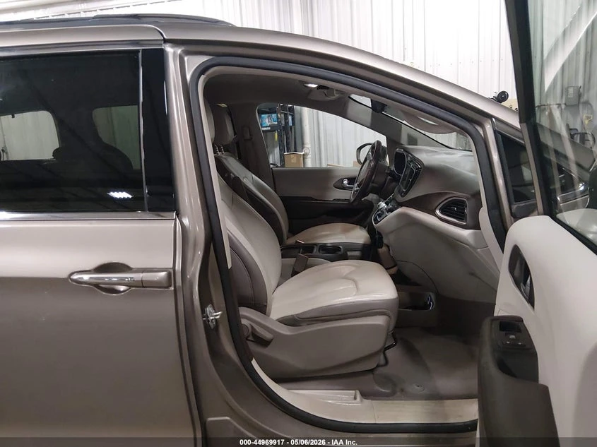 Chrysler Pacifica 3.6l Touring L, снимка 5 - Автомобили и джипове - 54622398