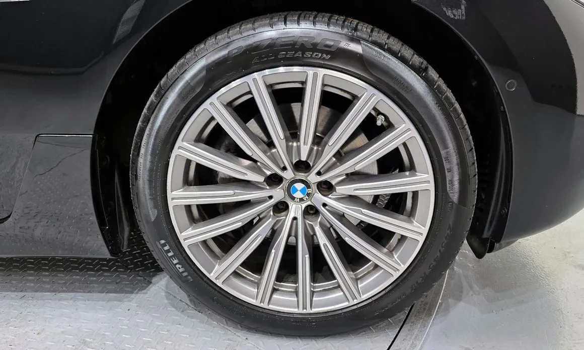 BMW 6 GT 30D xDrive / DIGITAL / ОБДУХ / HUD / PANO / 360, снимка 5 - Автомобили и джипове - 54635784