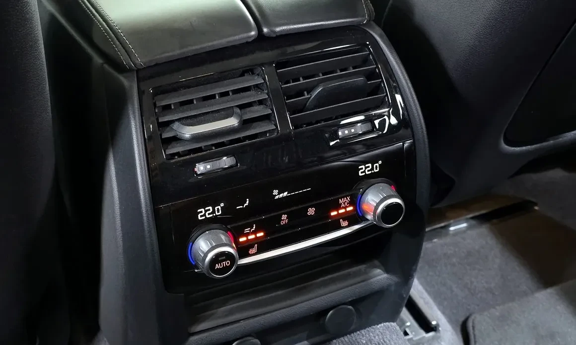 BMW 6 GT 30D xDrive / DIGITAL / ОБДУХ / HUD / PANO / 360, снимка 16 - Автомобили и джипове - 54635784