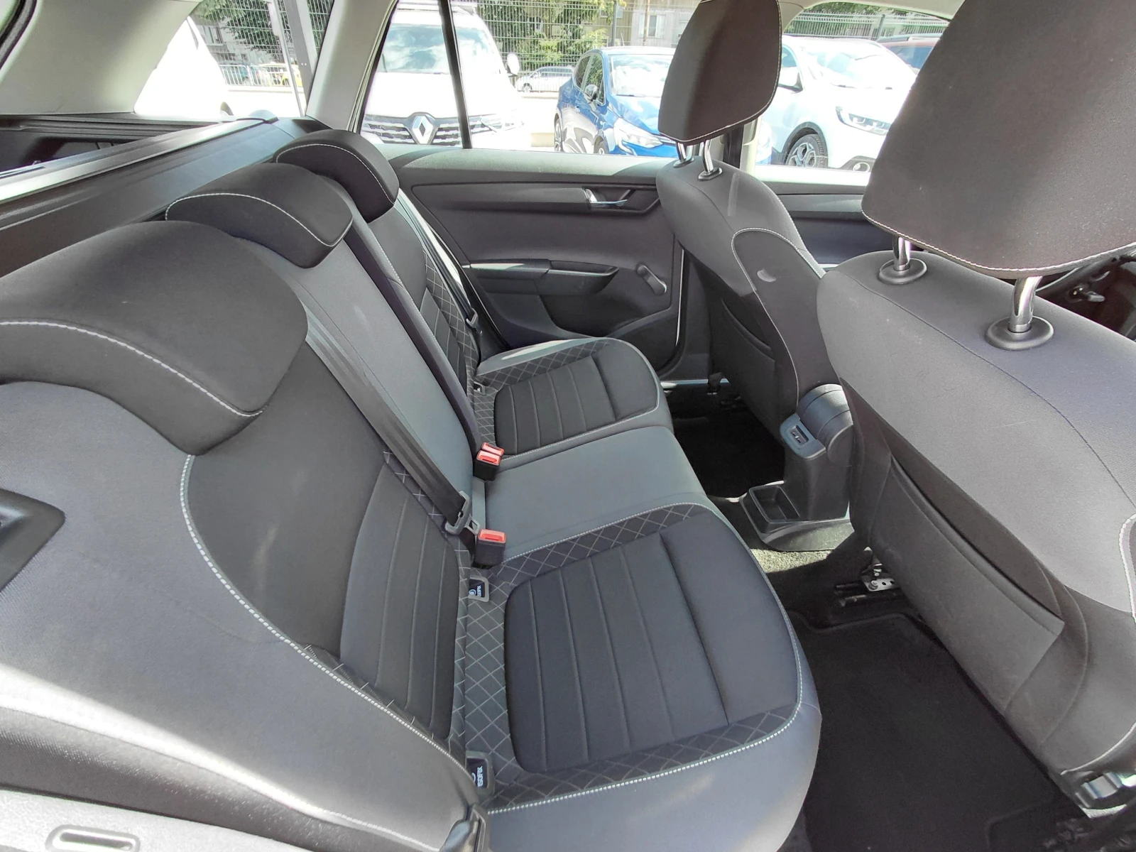 Skoda Fabia 1.0TSi/95k.c./Business / Automatic, снимка 14 - Автомобили и джипове - 55265102