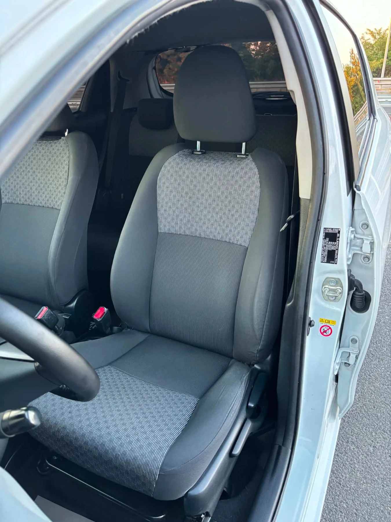 Toyota Yaris 1.4 D-4D/ 90 к.с./ НАВИ/ КАМЕРА/ 6 СКОРОСТИ, снимка 9 - Автомобили и джипове - 55565905