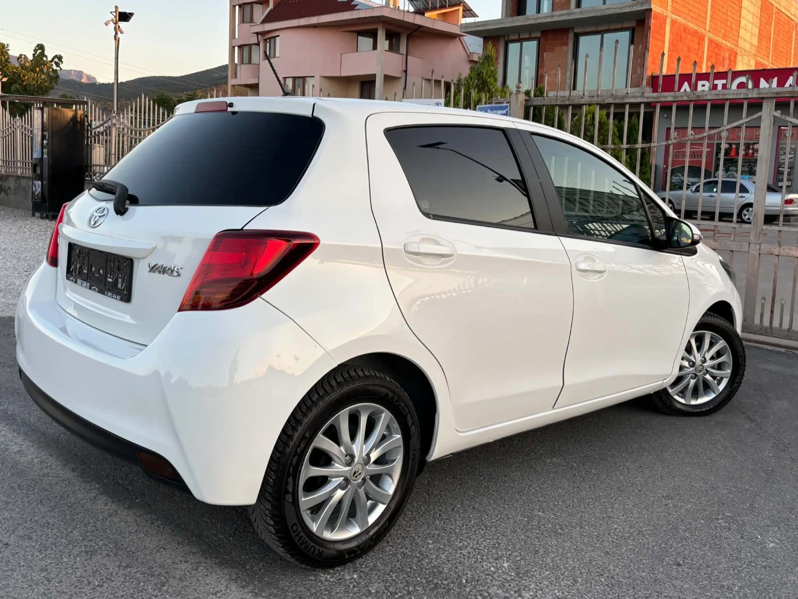 Toyota Yaris 1.4 D-4D/ 90 к.с./ НАВИ/ КАМЕРА/ 6 СКОРОСТИ, снимка 7 - Автомобили и джипове - 55565905