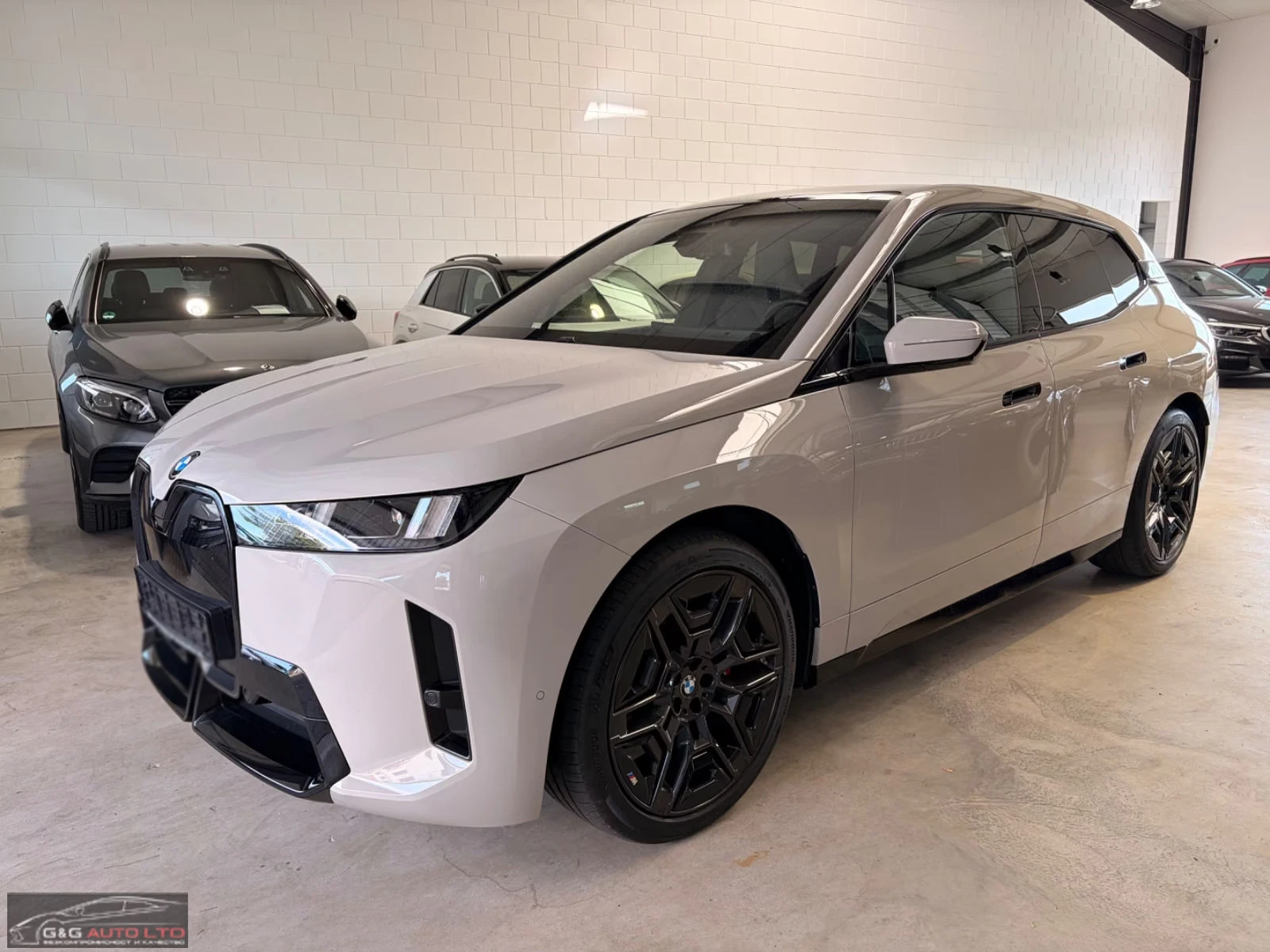 BMW iX xDrive45/408HP/M-SPORT/AIR/PANO/360/MEMO/H&K/607q