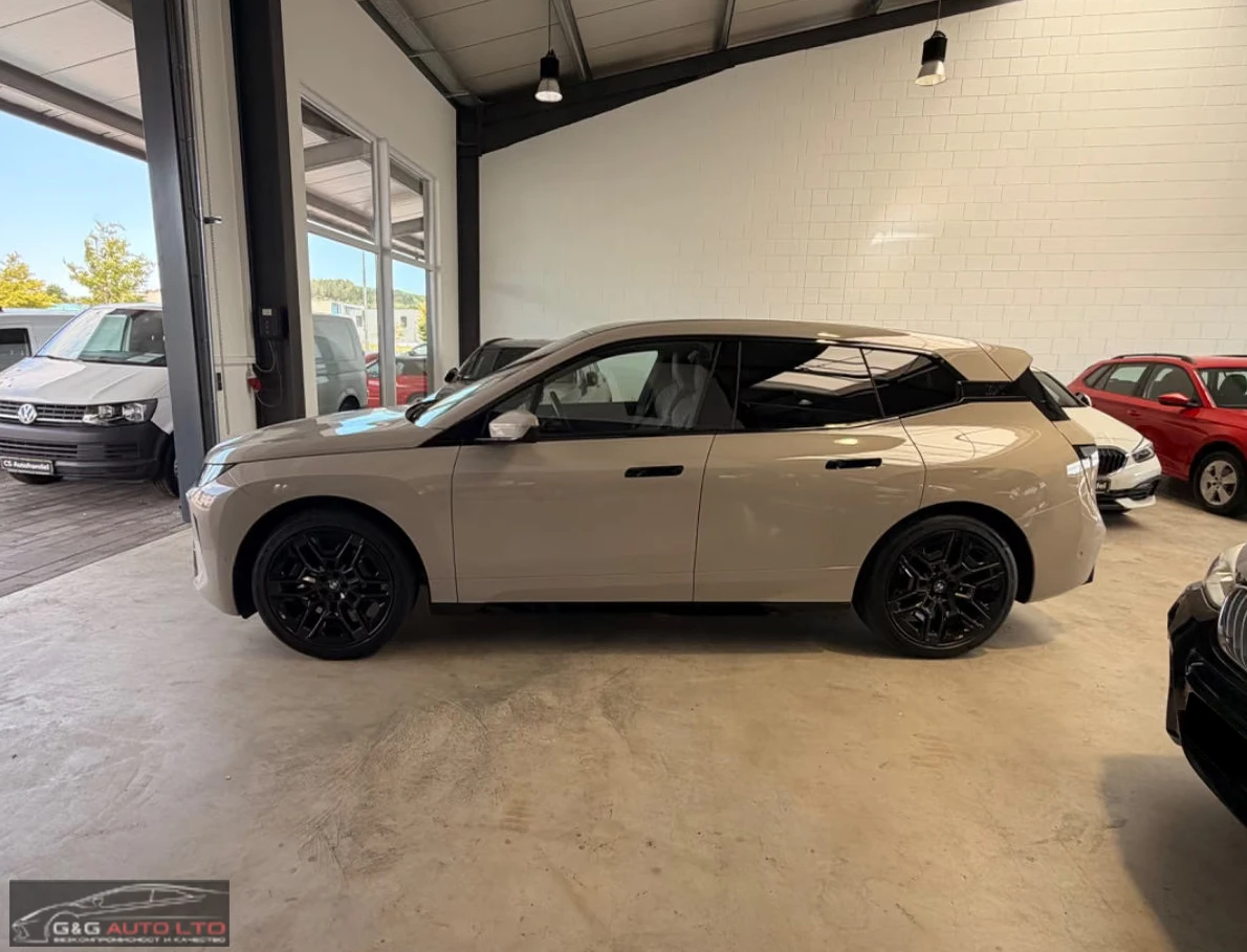 BMW iX xDrive45/408HP/M-SPORT/AIR/PANO/360/MEMO/H&K/607q, снимка 3 - Автомобили и джипове - 55702579