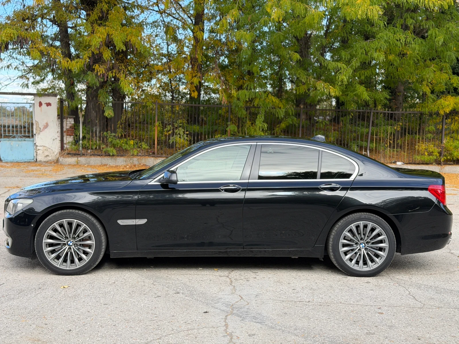 BMW 750, снимка 4 - Автомобили и джипове - 56701940