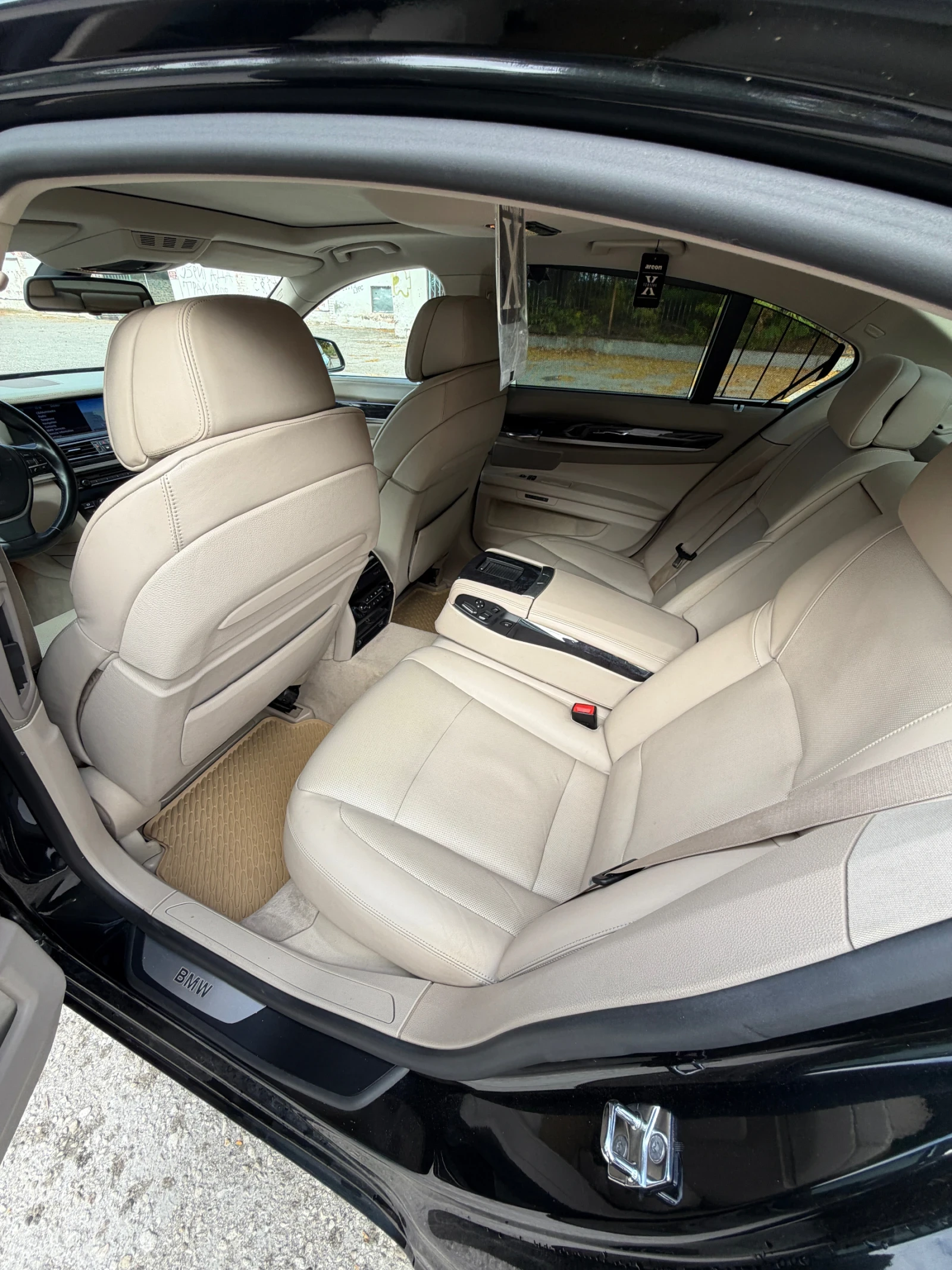 BMW 750, снимка 8 - Автомобили и джипове - 56701940