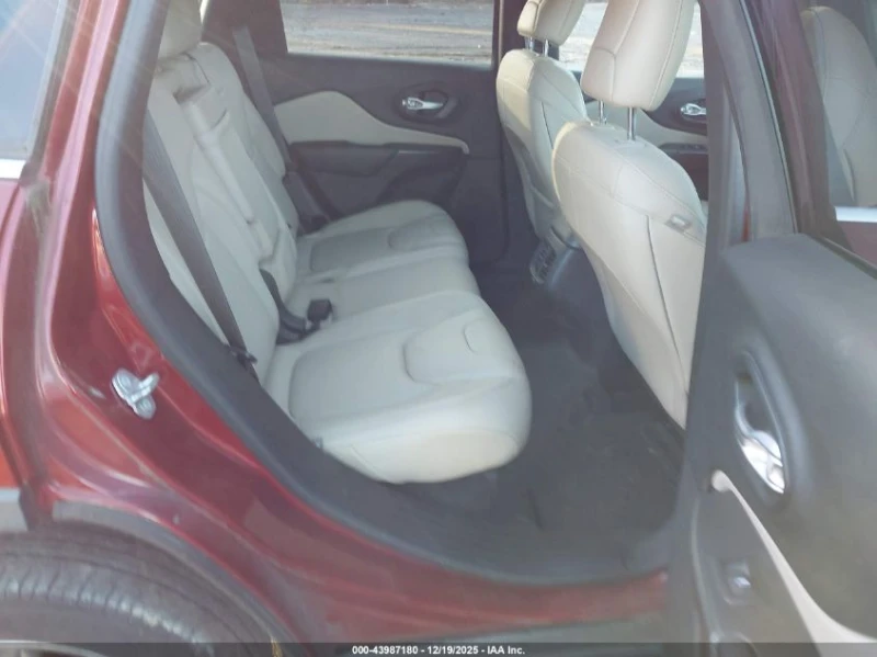 Jeep Cherokee 3.2L V-6 DOHC, 271HP Front Wheel Drive, снимка 13 - Автомобили и джипове - 53113071