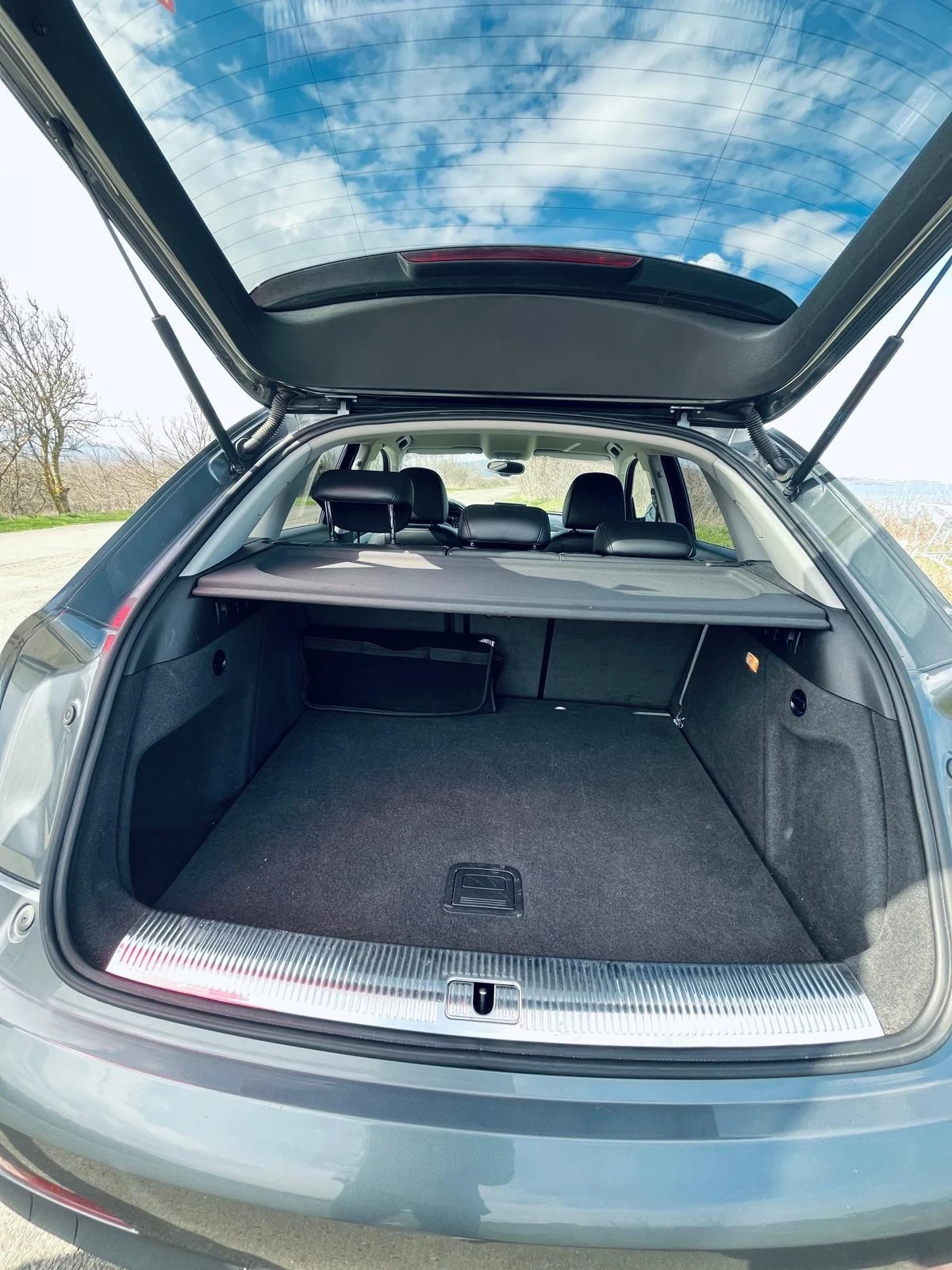 Audi Q3 2.0 TFSI, снимка 11 - Автомобили и джипове - 54044730