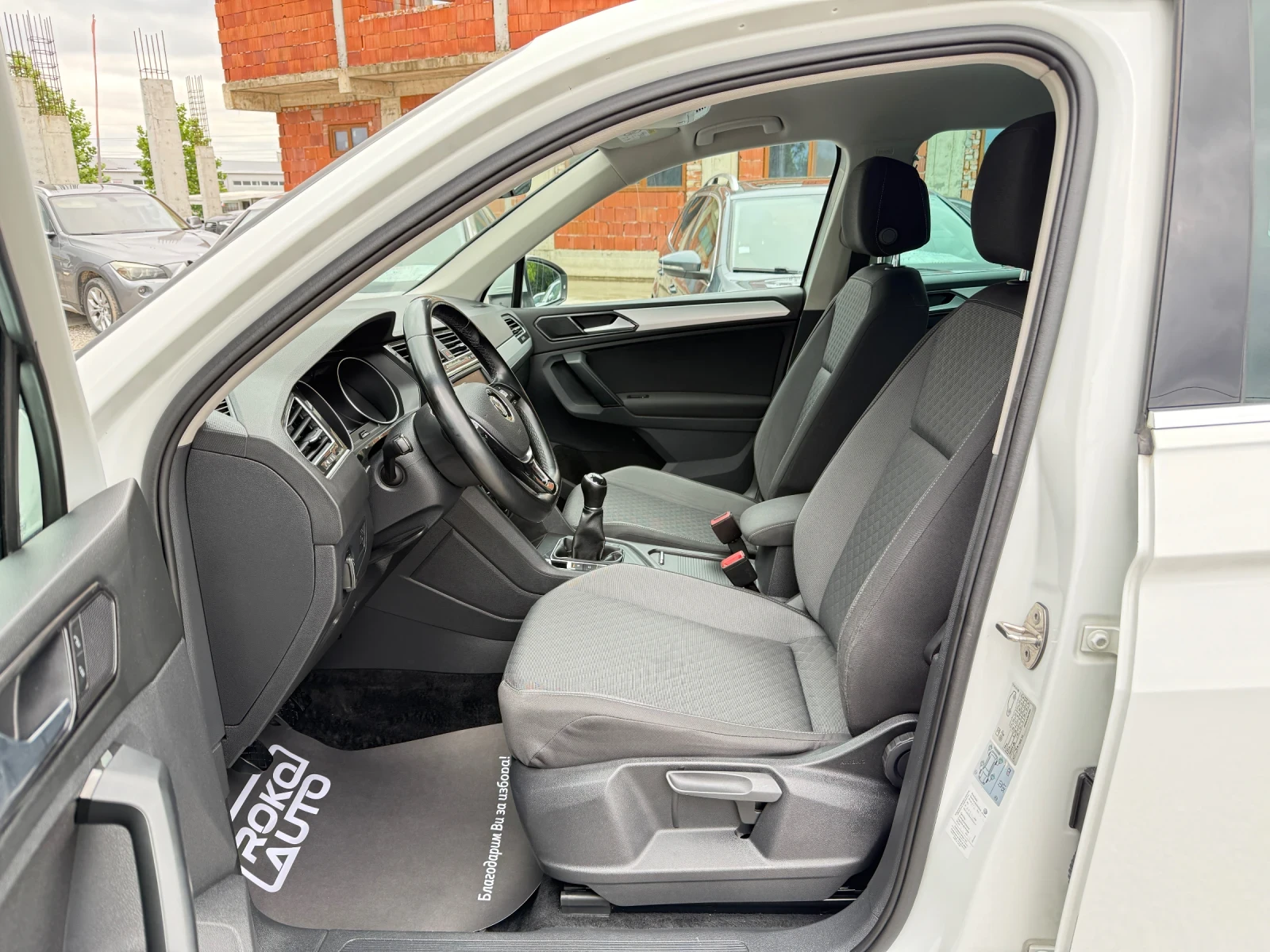 VW Tiguan 2.0TDI/ПЪЛНА СЕРВИЗНА ИСТОРИЯ ВЪВ ФОЛЦВАГЕН., снимка 9 - Автомобили и джипове - 54682937