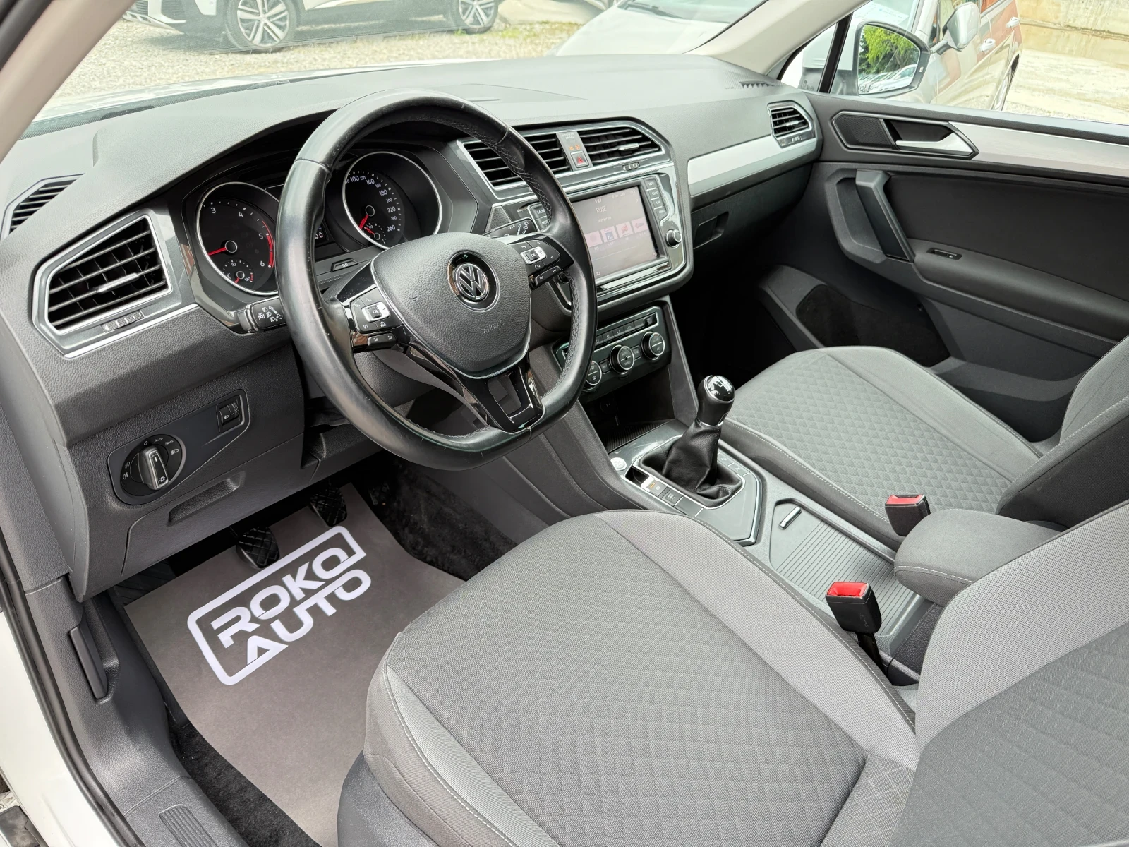 VW Tiguan 2.0TDI/ПЪЛНА СЕРВИЗНА ИСТОРИЯ ВЪВ ФОЛЦВАГЕН., снимка 7 - Автомобили и джипове - 54682937