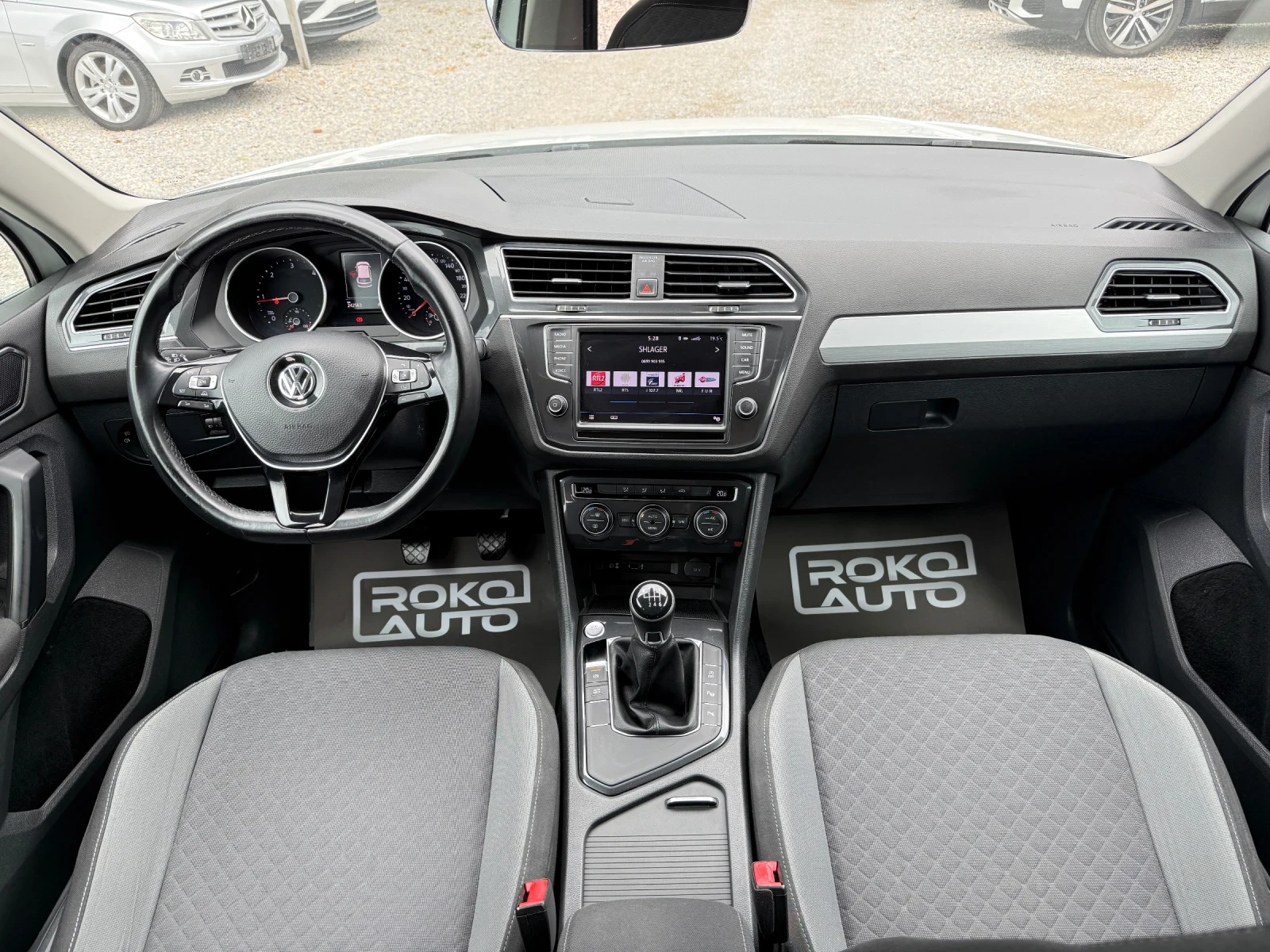 VW Tiguan 2.0TDI/ПЪЛНА СЕРВИЗНА ИСТОРИЯ ВЪВ ФОЛЦВАГЕН., снимка 10 - Автомобили и джипове - 54682937