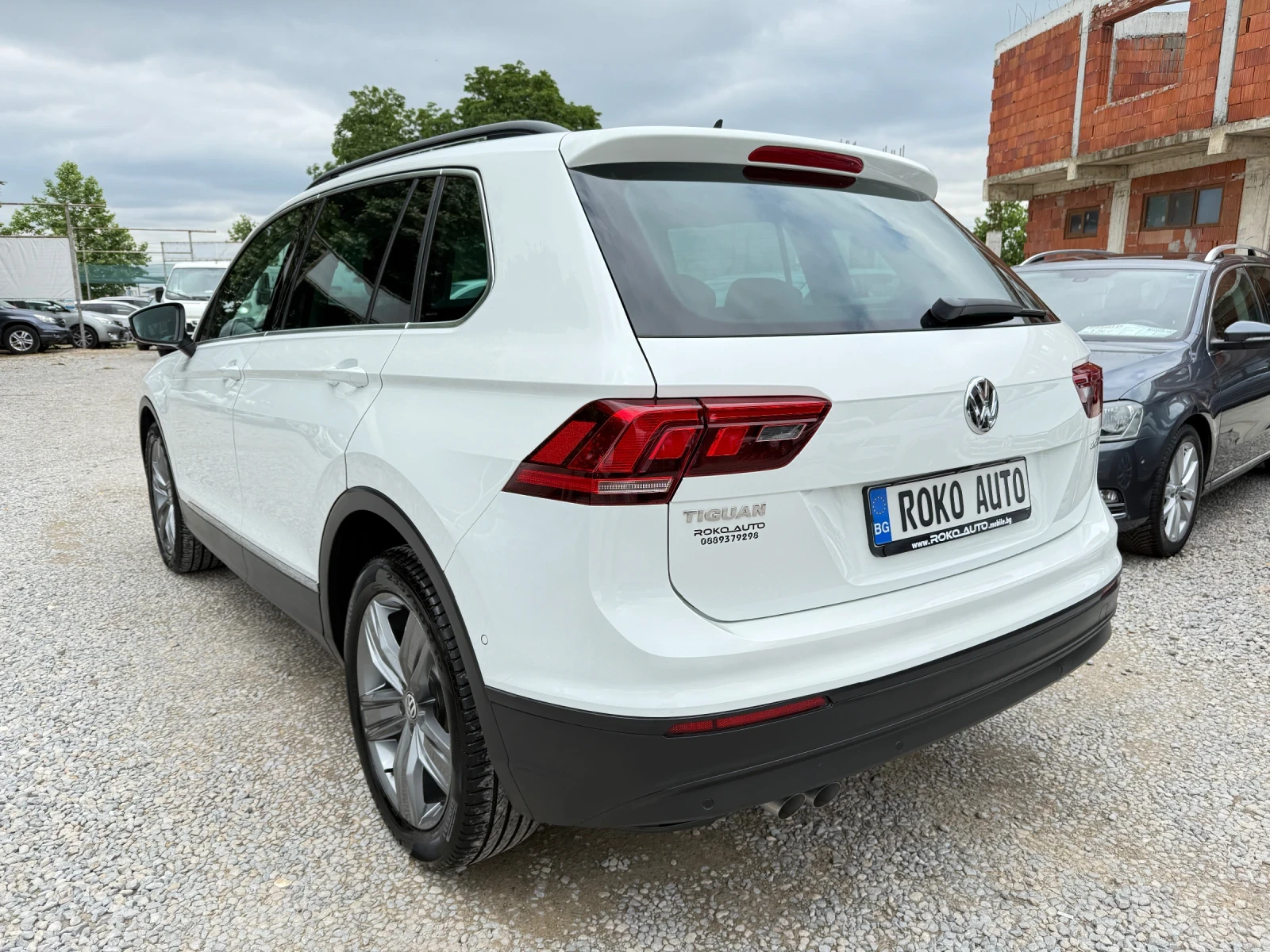 VW Tiguan 2.0TDI/ПЪЛНА СЕРВИЗНА ИСТОРИЯ ВЪВ ФОЛЦВАГЕН., снимка 4 - Автомобили и джипове - 54682937