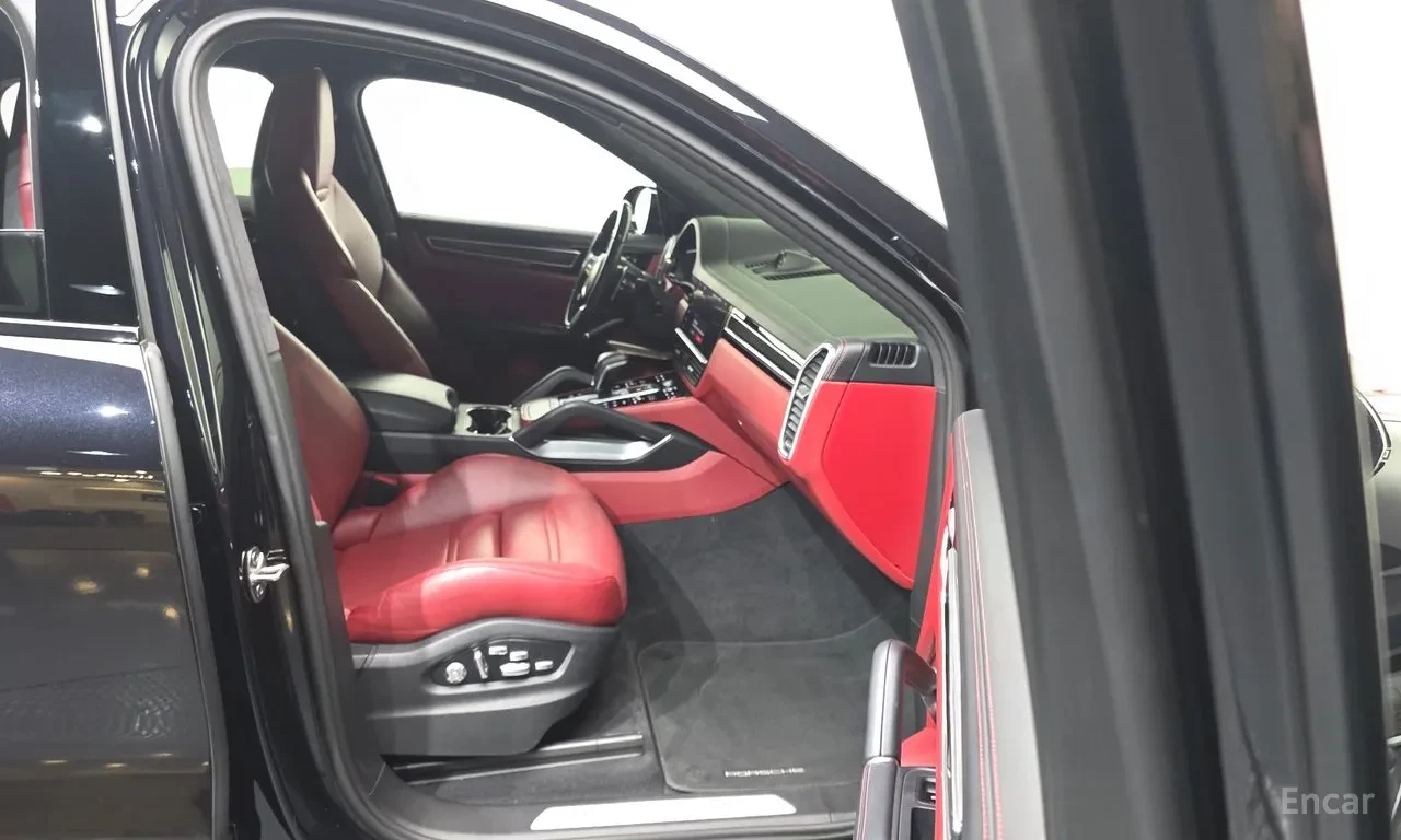 Porsche Cayenne 4.0 TURBO COUPE | SPORT CHRONO| PASM| BOSE, снимка 15 - Автомобили и джипове - 55208063