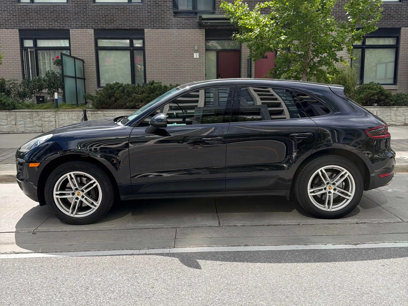 Porsche Macan * AWD 4dr * CARFAX * ОПЦИЯ ЗА ФИНАНСИРАНЕ, снимка 2 - Автомобили и джипове - 56024650