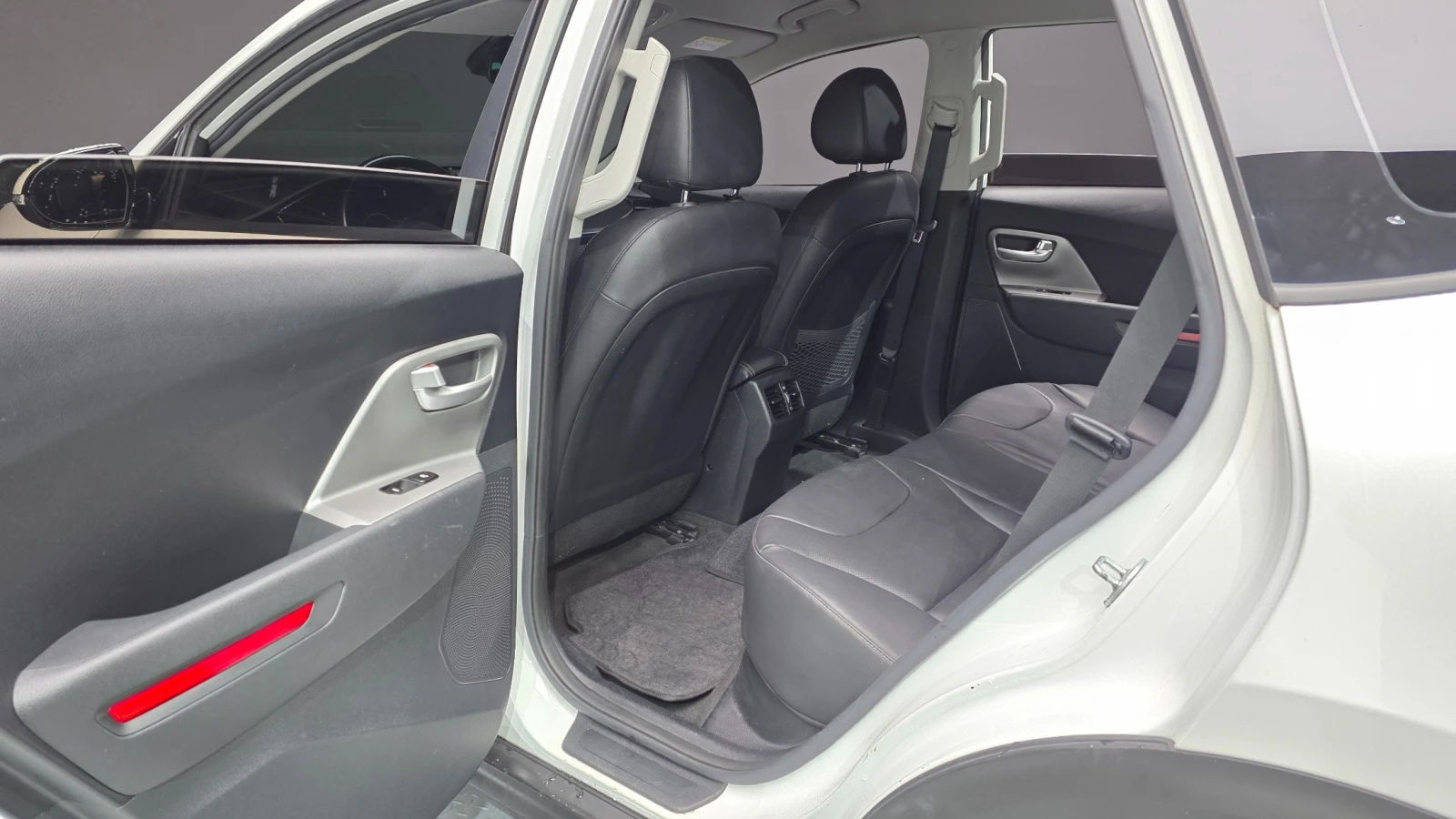 Kia Niro, снимка 12 - Автомобили и джипове - 56065096