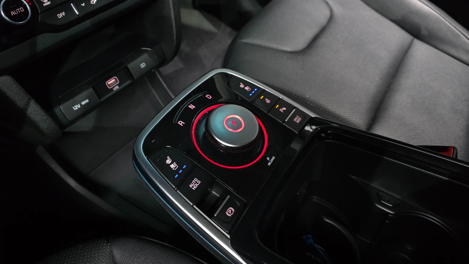 Kia Niro, снимка 11 - Автомобили и джипове - 56065096