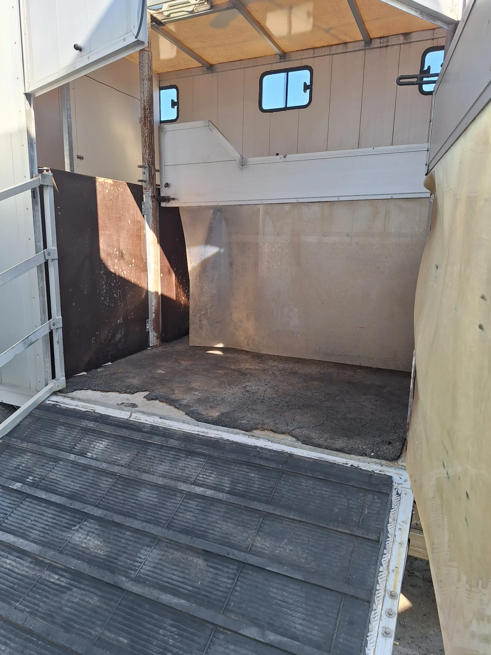 Iveco Daily 65C Кемпер каравана за коне, снимка 8 - Бусове и автобуси - 53865712