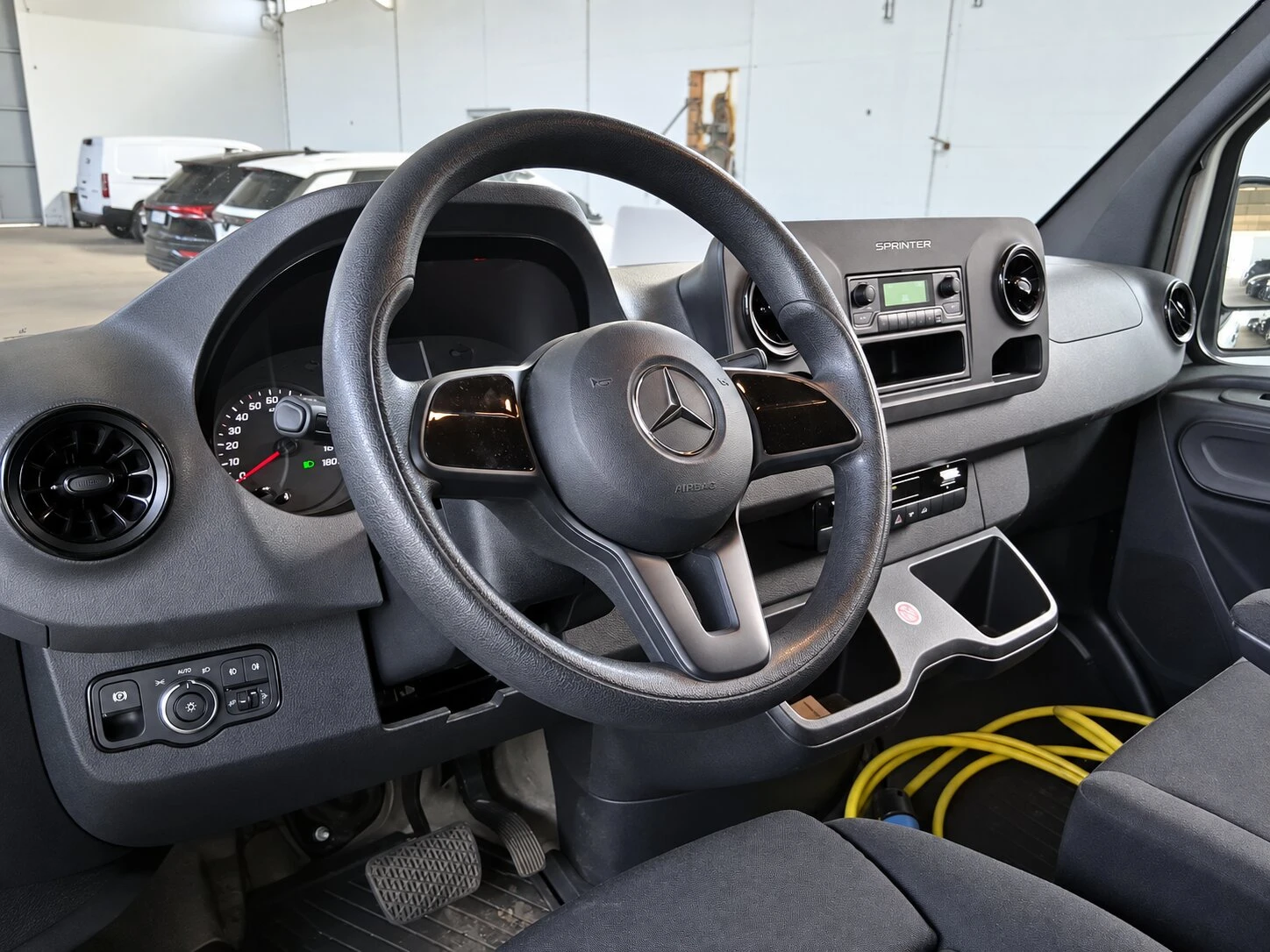Mercedes-Benz Sprinter 311 55 kWh Камера Климатик Подгрев SlamLock, снимка 6 - Бусове и автобуси - 56160305