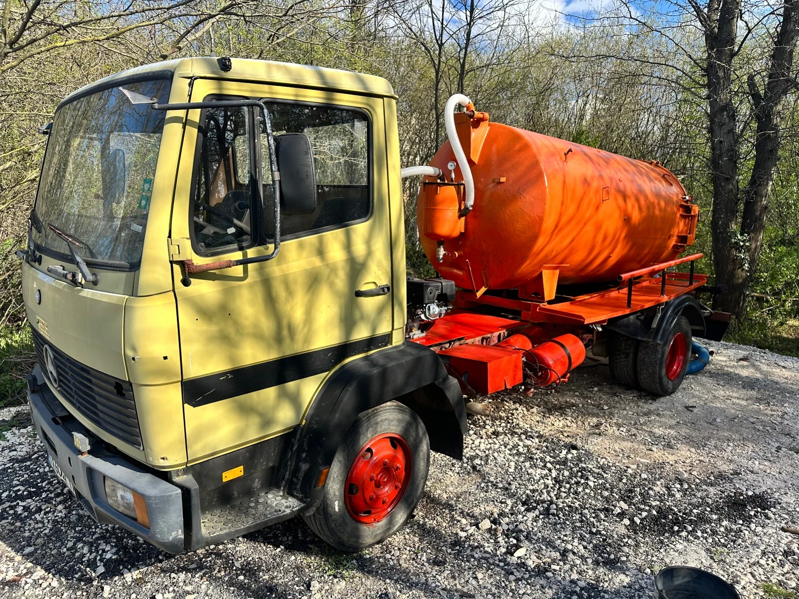 Mercedes-Benz 814 Вакум Цистерна, снимка 5 - Камиони - 54371176