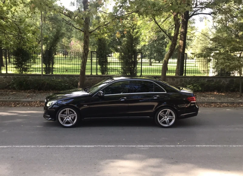 Mercedes-Benz E 220, снимка 1 - Автомобили и джипове - 47264203