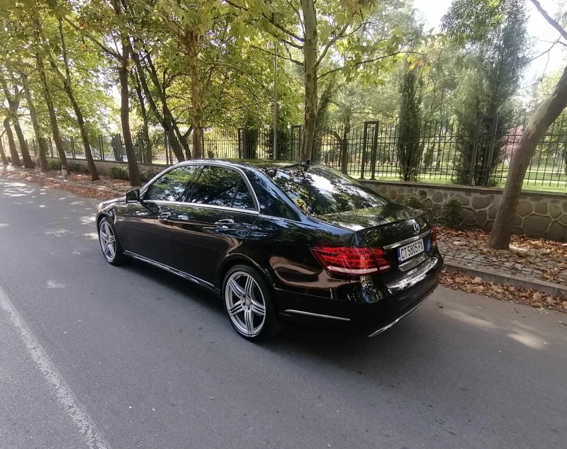 Mercedes-Benz E 220, снимка 4 - Автомобили и джипове - 47264203