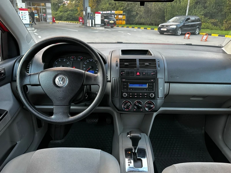 VW Polo 1.6 АВТОМАТ УНИКАТ, снимка 12 - Автомобили и джипове - 47526695