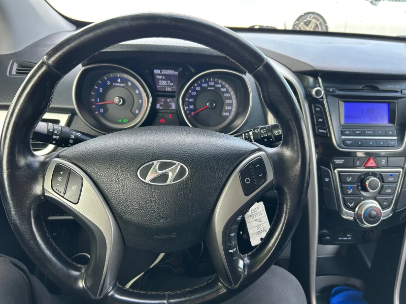 Hyundai I30 1.4-99kc-Бензин, снимка 8 - Автомобили и джипове - 50245259