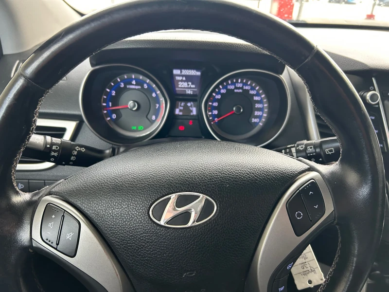Hyundai I30 1.4-99kc-Бензин, снимка 9 - Автомобили и джипове - 50245259