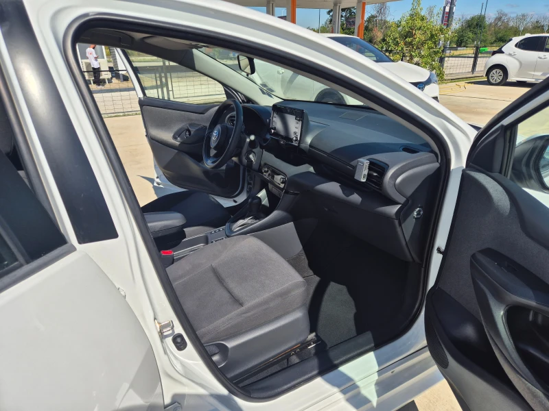 Toyota Yaris LIGHT 1.5 HYBRID A/T, снимка 9 - Автомобили и джипове - 50979487