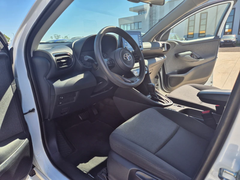 Toyota Yaris LIGHT 1.5 HYBRID A/T, снимка 13 - Автомобили и джипове - 50979487