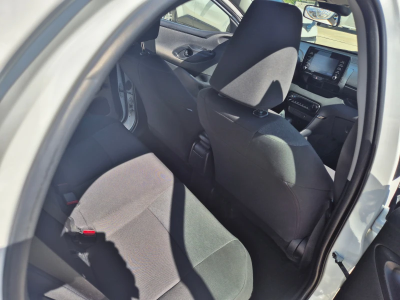 Toyota Yaris LIGHT 1.5 HYBRID A/T, снимка 10 - Автомобили и джипове - 50979487