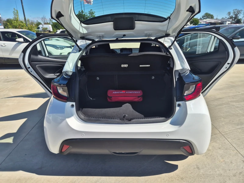 Toyota Yaris LIGHT 1.5 HYBRID A/T, снимка 11 - Автомобили и джипове - 50979487