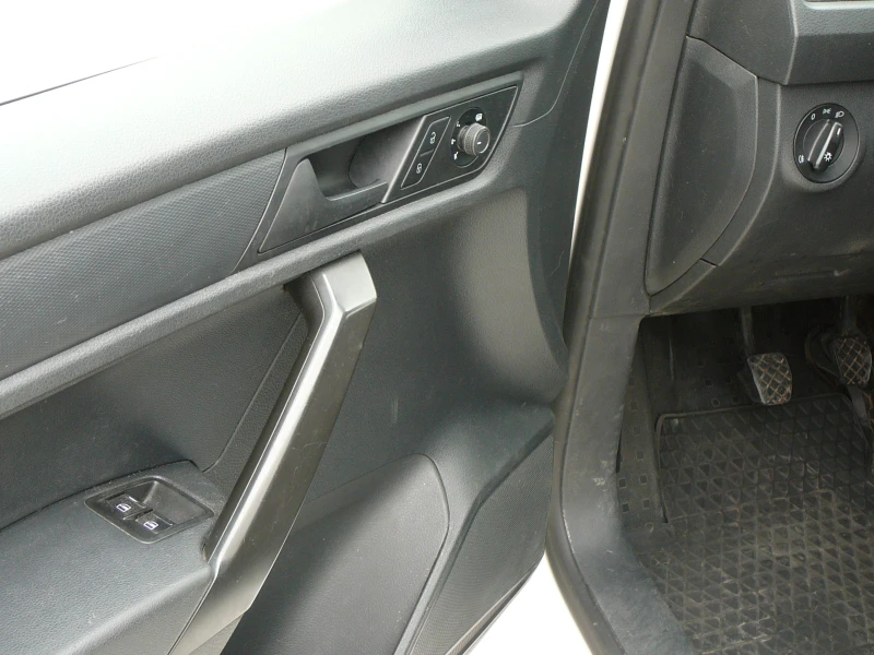 VW Caddy 2.0 tdi 102кс, снимка 12 - Автомобили и джипове - 51828479