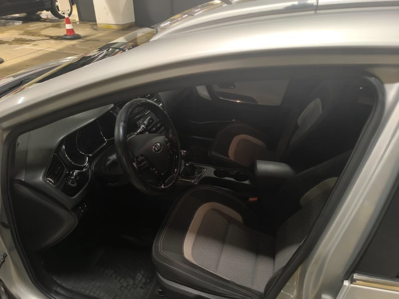 Kia Ceed 1.6 crdi 110k.c., снимка 5 - Автомобили и джипове - 52125144