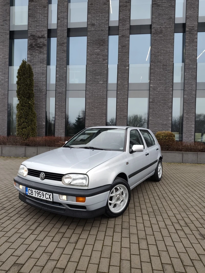 VW Golf 1.6 УНИКАТ 80 Хил км.НОВА , оригинална боя , УНИКА, снимка 3 - Автомобили и джипове - 53286068
