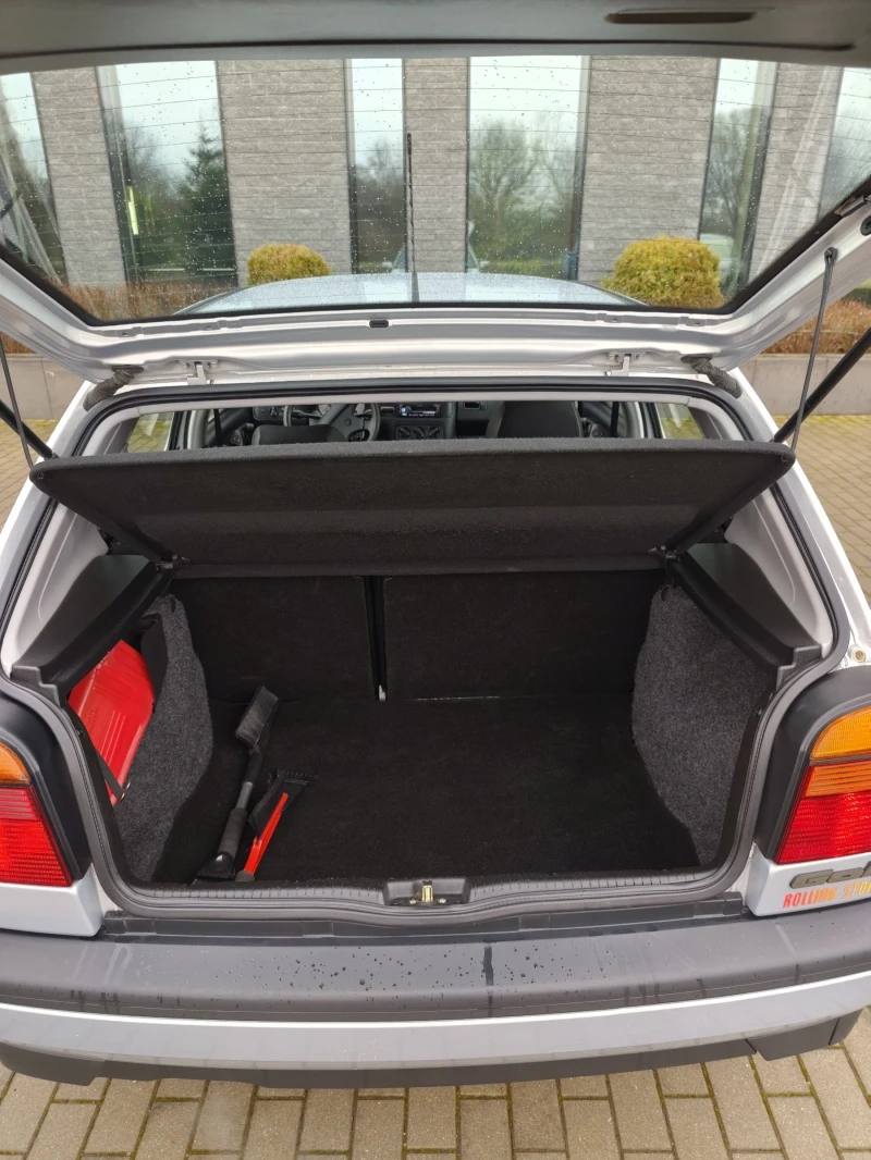 VW Golf 1.6 УНИКАТ 80 Хил км.НОВА , оригинална боя , УНИКА, снимка 17 - Автомобили и джипове - 53286068