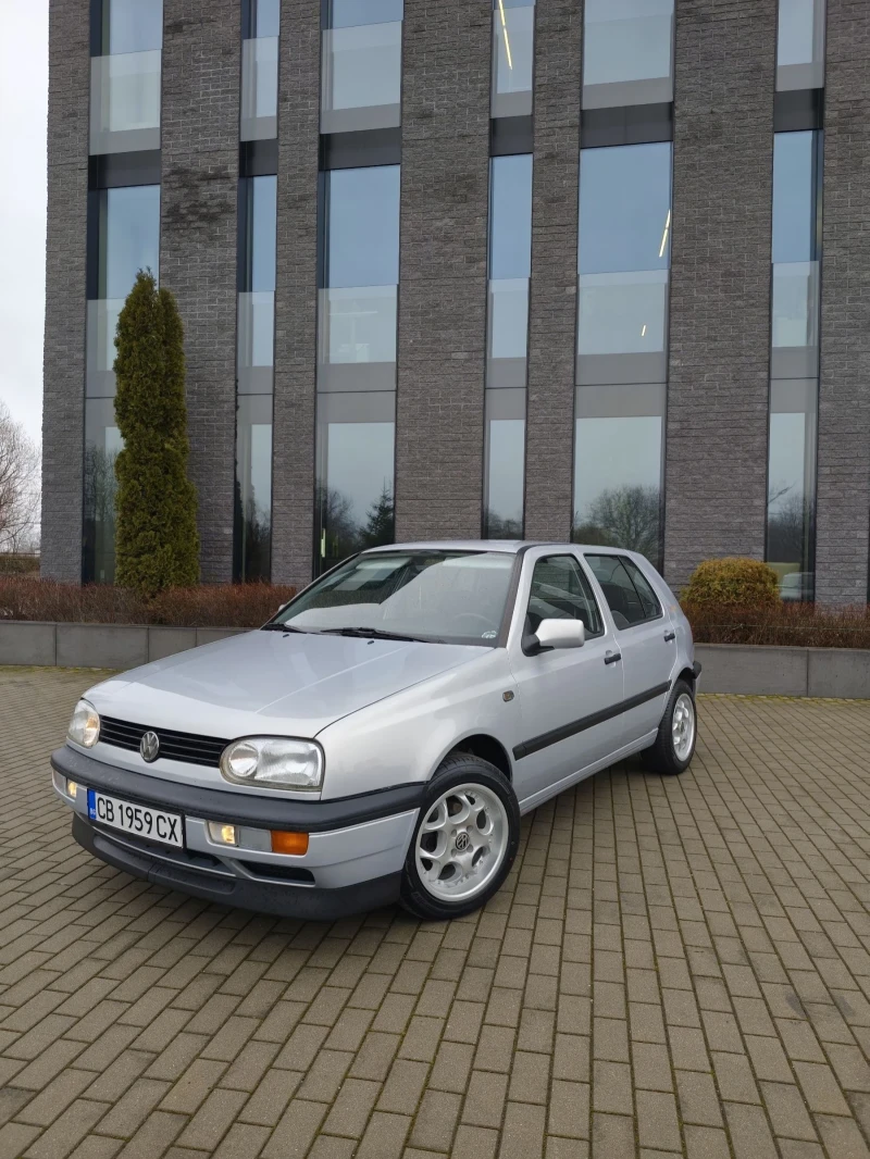VW Golf 1.6 УНИКАТ 80 Хил км.НОВА , оригинална боя , УНИКА, снимка 2 - Автомобили и джипове - 53286068