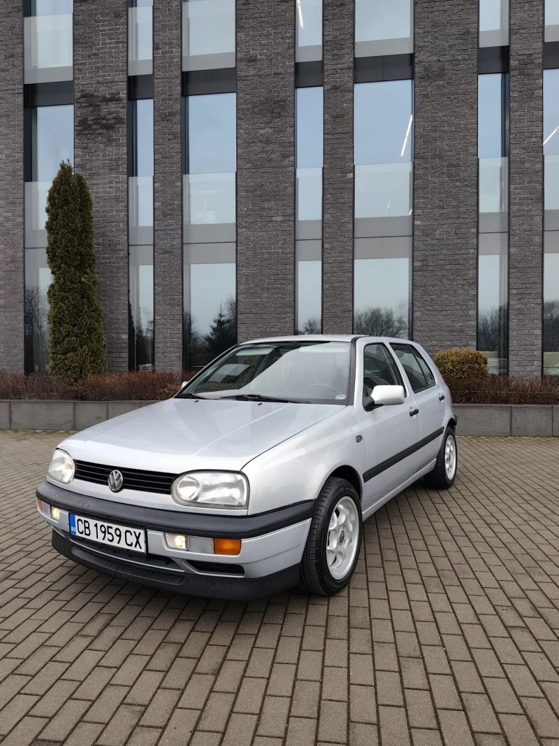 VW Golf 1.6 УНИКАТ 80 Хил км.НОВА , оригинална боя , УНИКА, снимка 4 - Автомобили и джипове - 53286068