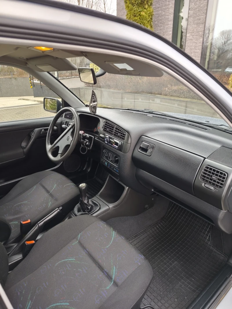 VW Golf 1.6 УНИКАТ 80 Хил км.НОВА , оригинална боя , УНИКА, снимка 12 - Автомобили и джипове - 53286068