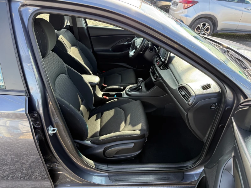 Hyundai I30 1.4 i, снимка 15 - Автомобили и джипове - 53401546