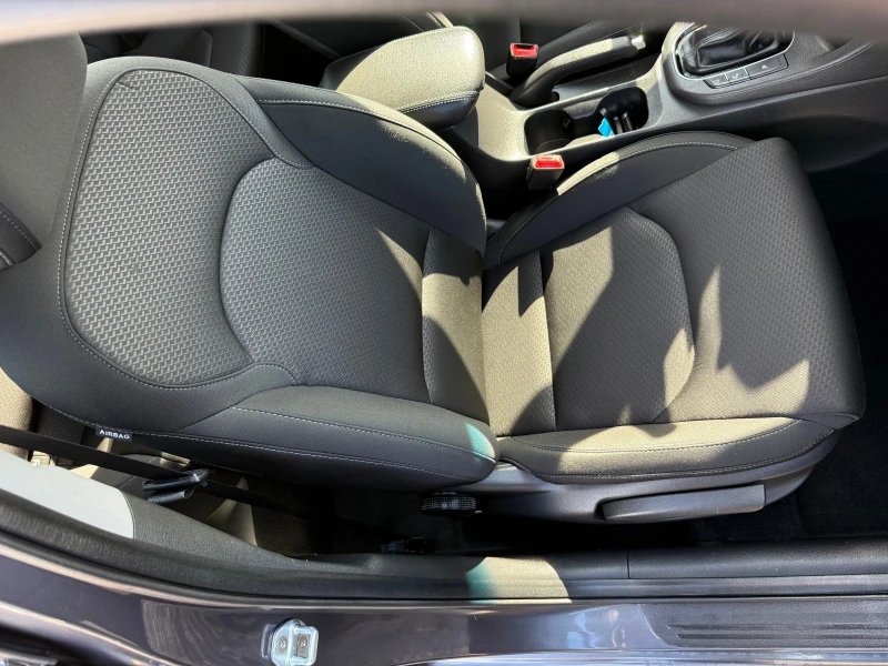 Hyundai I30 1.4 i, снимка 16 - Автомобили и джипове - 53401546