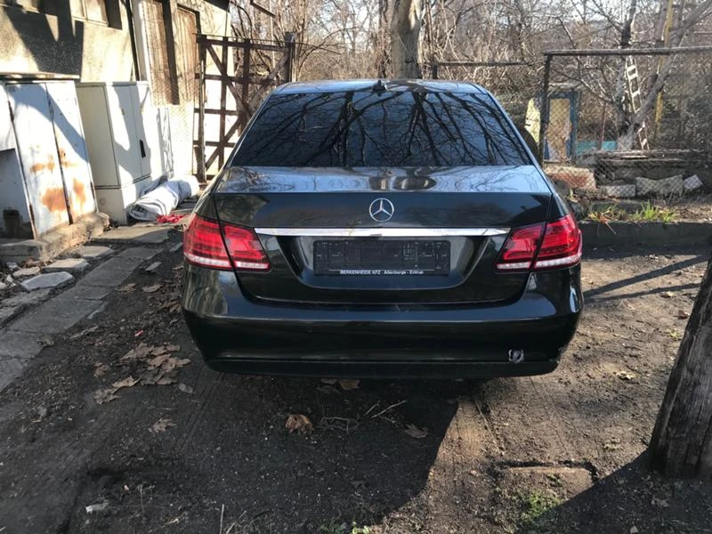 Mercedes-Benz E 220, снимка 1 - Автомобили и джипове - 31135851