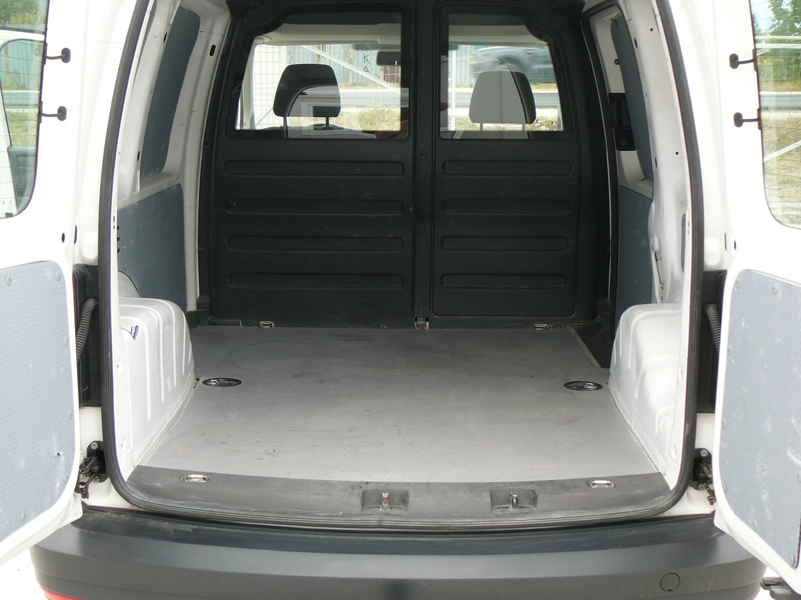 VW Caddy 2.0 tdi 102кс - изображение 7