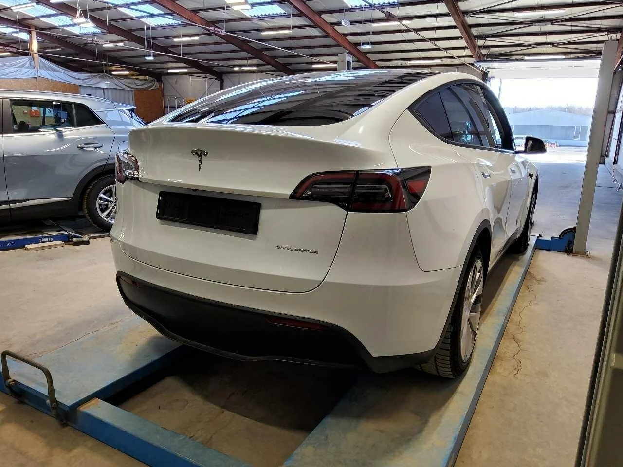 Tesla Model Y Long Range Dual Motor AWD 513ps - очакван внос, снимка 2 - Автомобили и джипове - 53862797