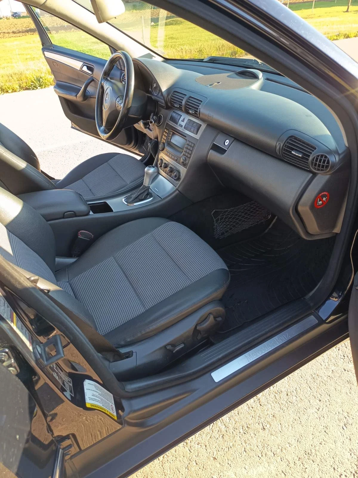 Mercedes-Benz 200, снимка 2 - Автомобили и джипове - 54572725