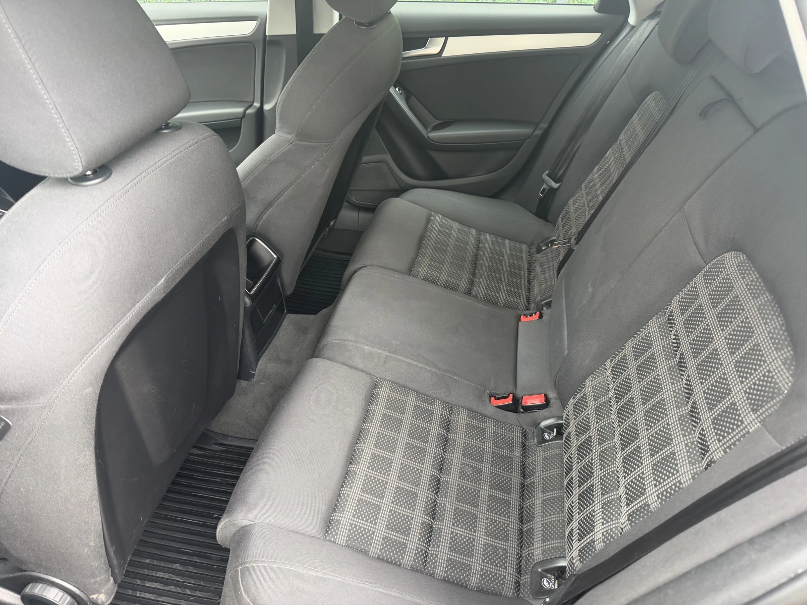 Audi A4 AVANT 2.0 TDI Multitronic, снимка 10 - Автомобили и джипове - 54588080
