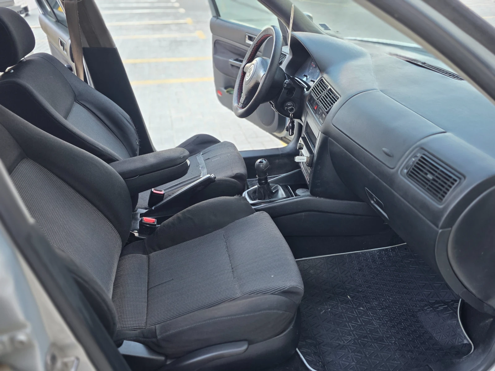 VW Golf 1.9 TDI 110 коня, снимка 13 - Автомобили и джипове - 54924884